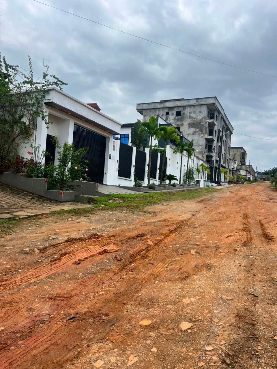 Terrain titré à vendre à yassa kolbong cité chirac maille 17 Douala