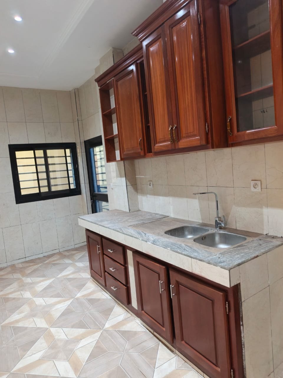 Immeuble à vendre à odza