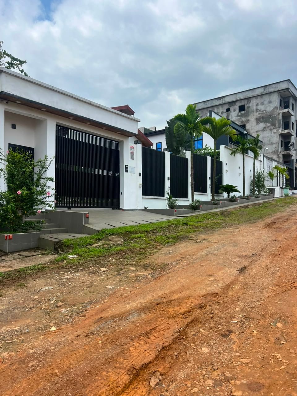 Terrain titré à vendre à yassa kolbong cité chirac maille 17 Douala